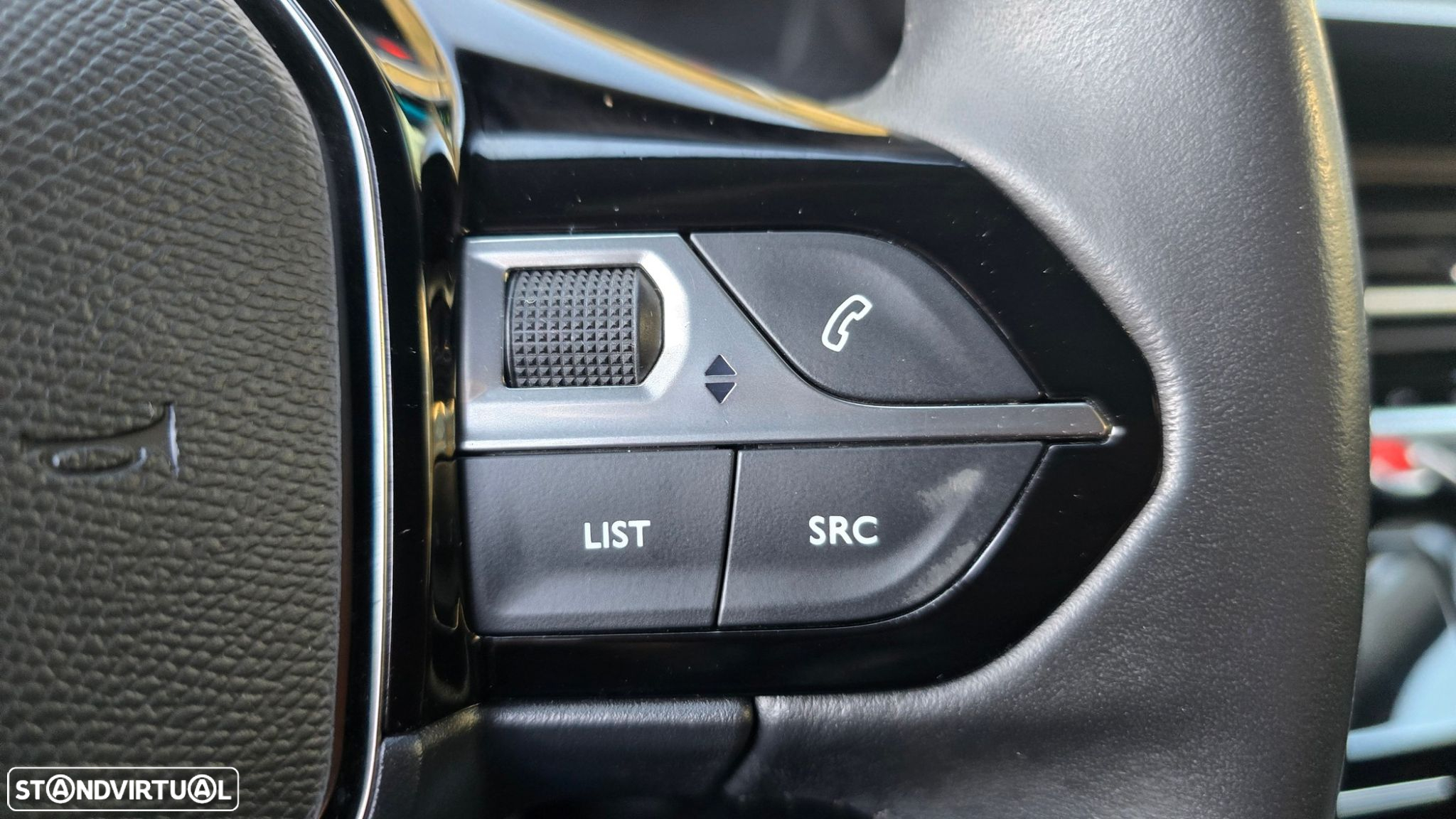 Peugeot e-208 Allure - 16