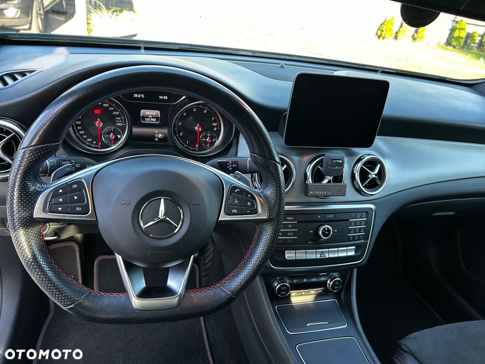 Mercedes-Benz GLA 200 7G-DCT AMG Line - 8