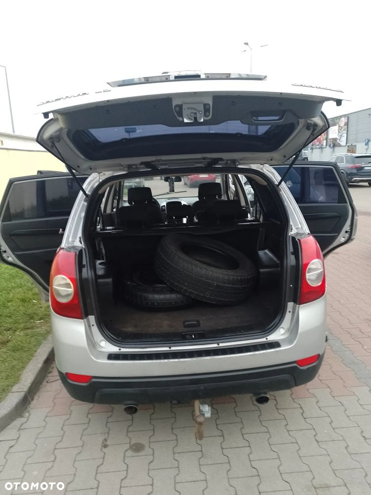 Chevrolet Captiva 2.4 LS 5os - 22