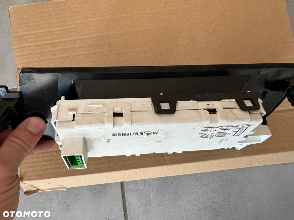 Honda Civic VIII wyświetlacz radia UFO - 3