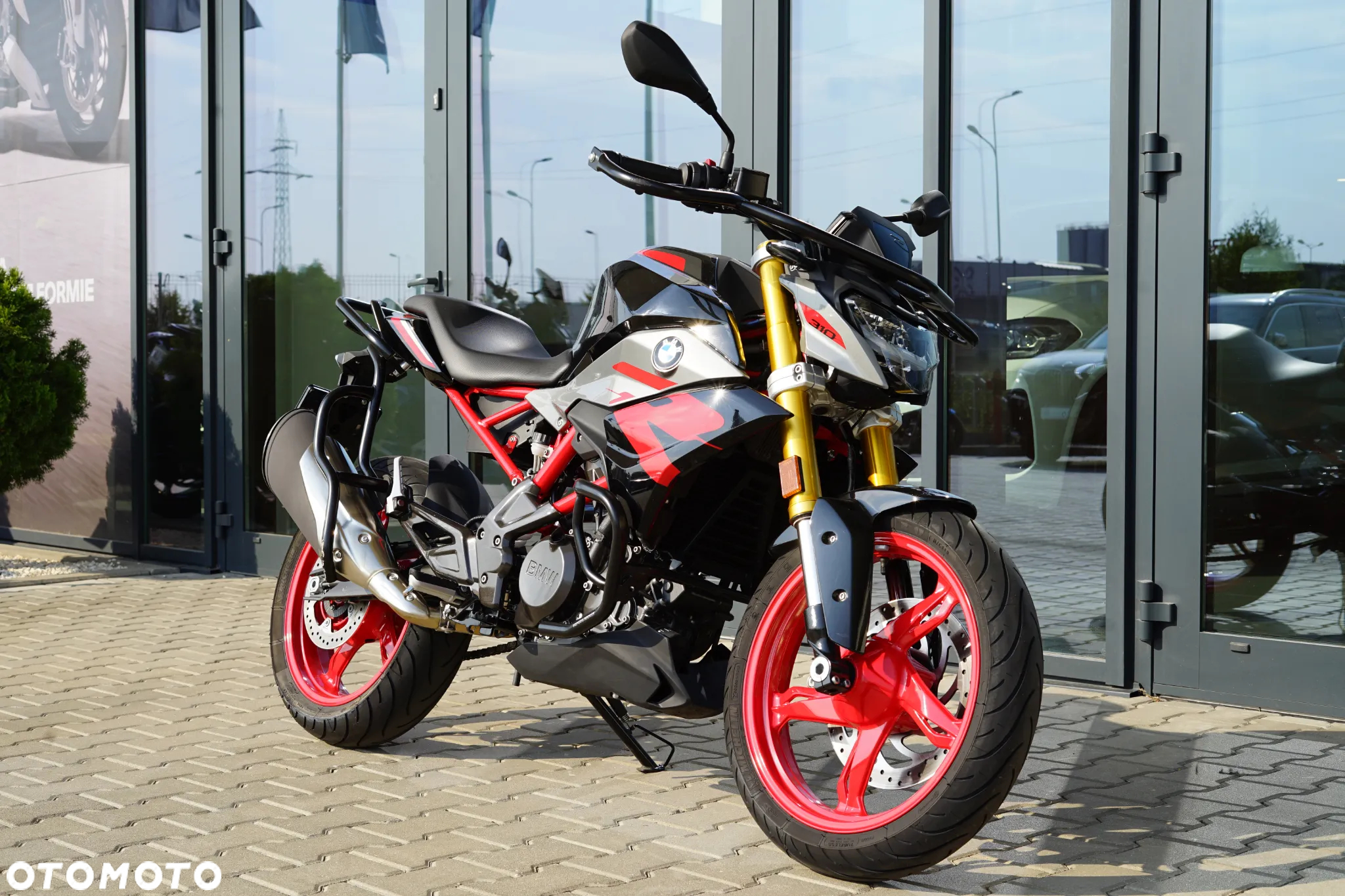 BMW G - 8