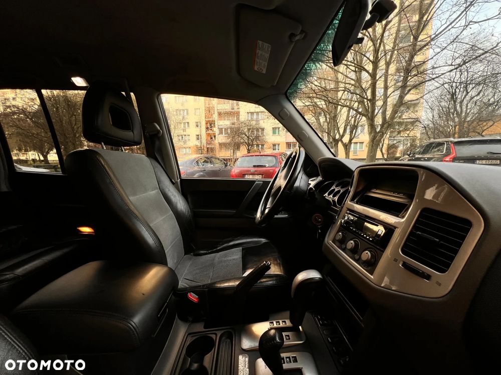 Mitsubishi Pajero 3.2 DI-D Automatik Dakar - 15