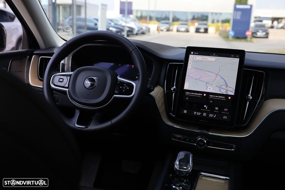 Volvo XC 60 2.0 T6 PHEV Plus Dark AWD - 15