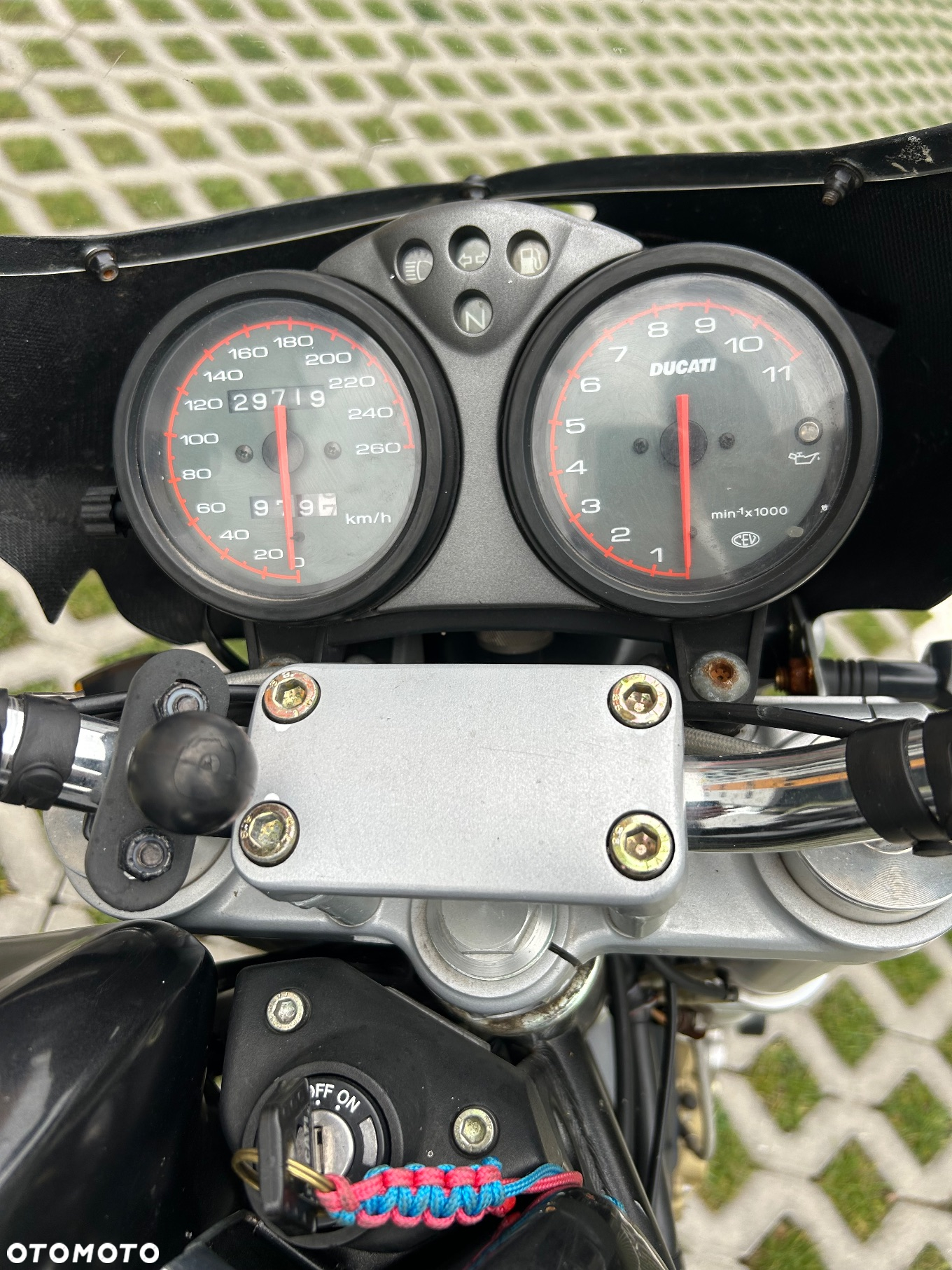 Ducati 900 - 4