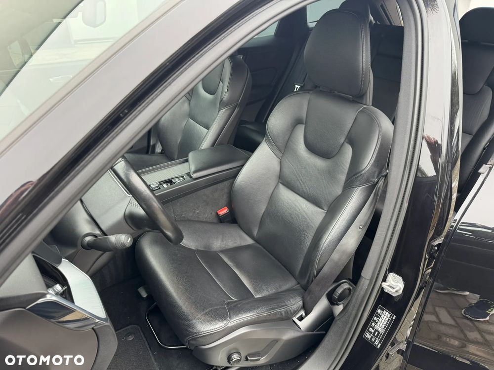 Volvo XC 60 D4 AWD Geartronic RDesign - 16