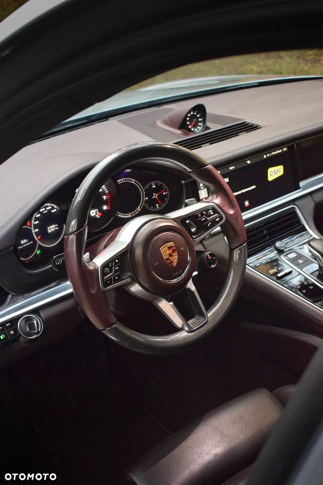 Porsche Panamera - 4