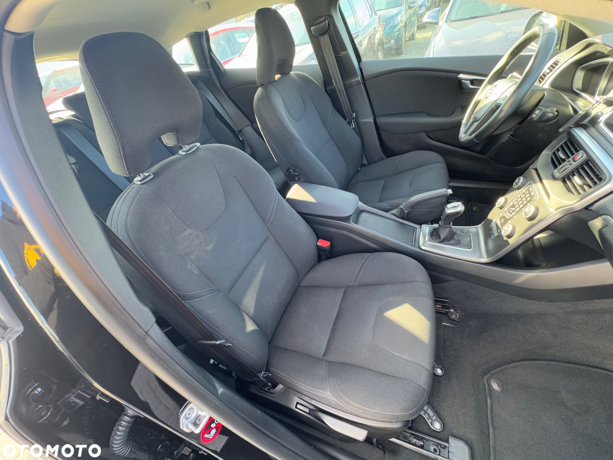 Volvo V40 D2 Drive-E Momentum - 27