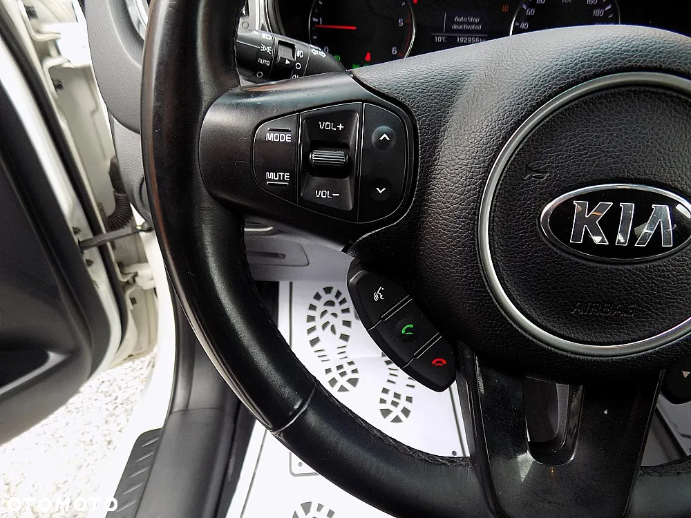 Kia Carens 1.7 CRDi M 7os - 12