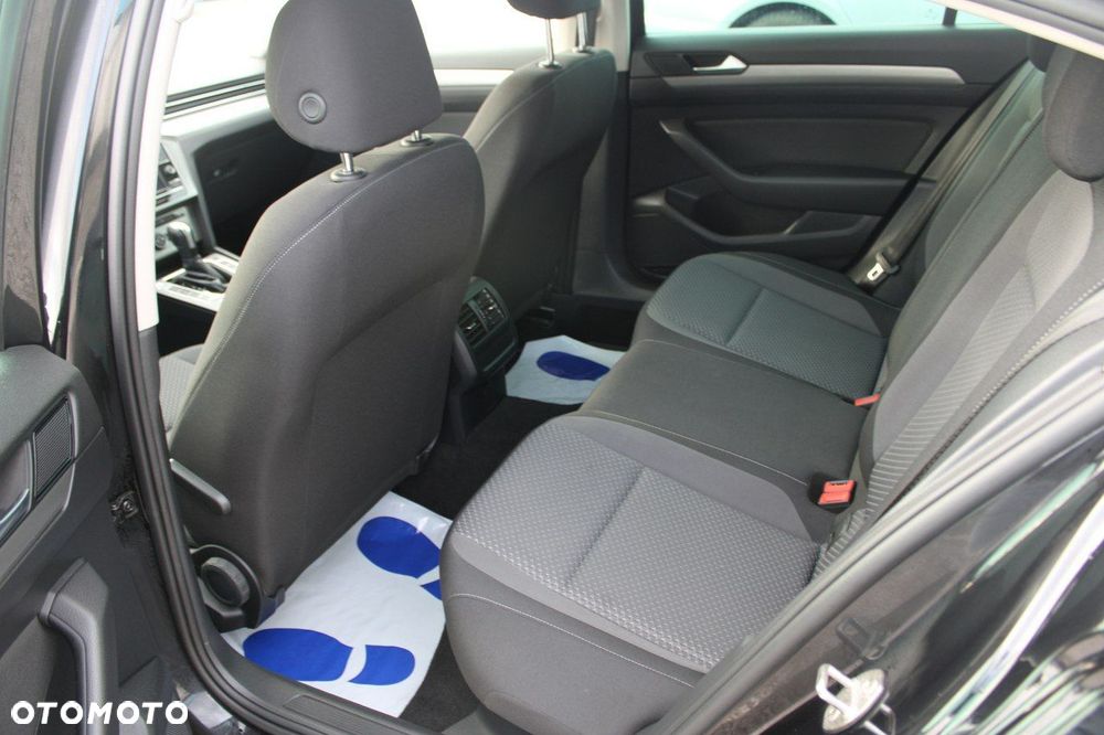 Volkswagen Passat - 13