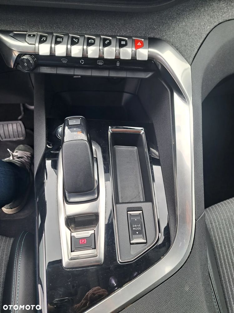 Peugeot 3008 1.6 PureTech Hybrid PHEV Allure Pack S&S EAT8 - 19