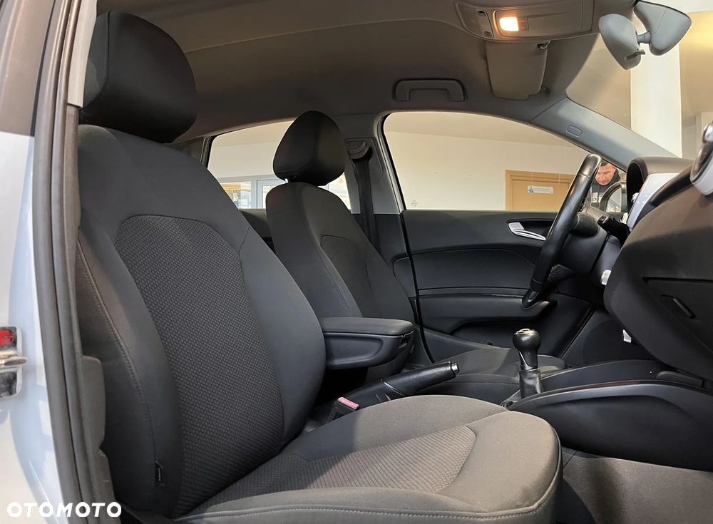 Audi A1 Sportback 1.6 TDI S line Sportpaket - 23