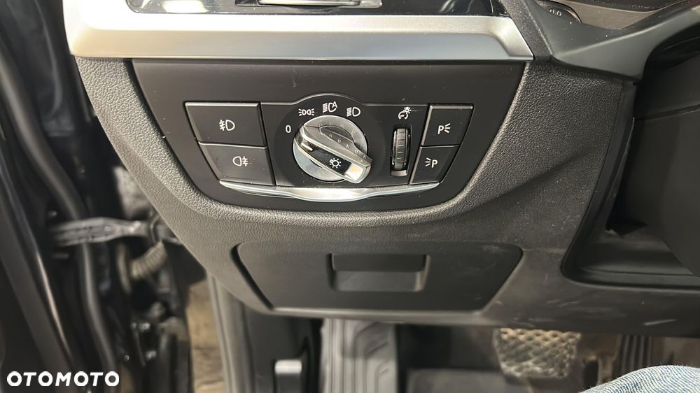 BMW X3 xDrive20d - 27