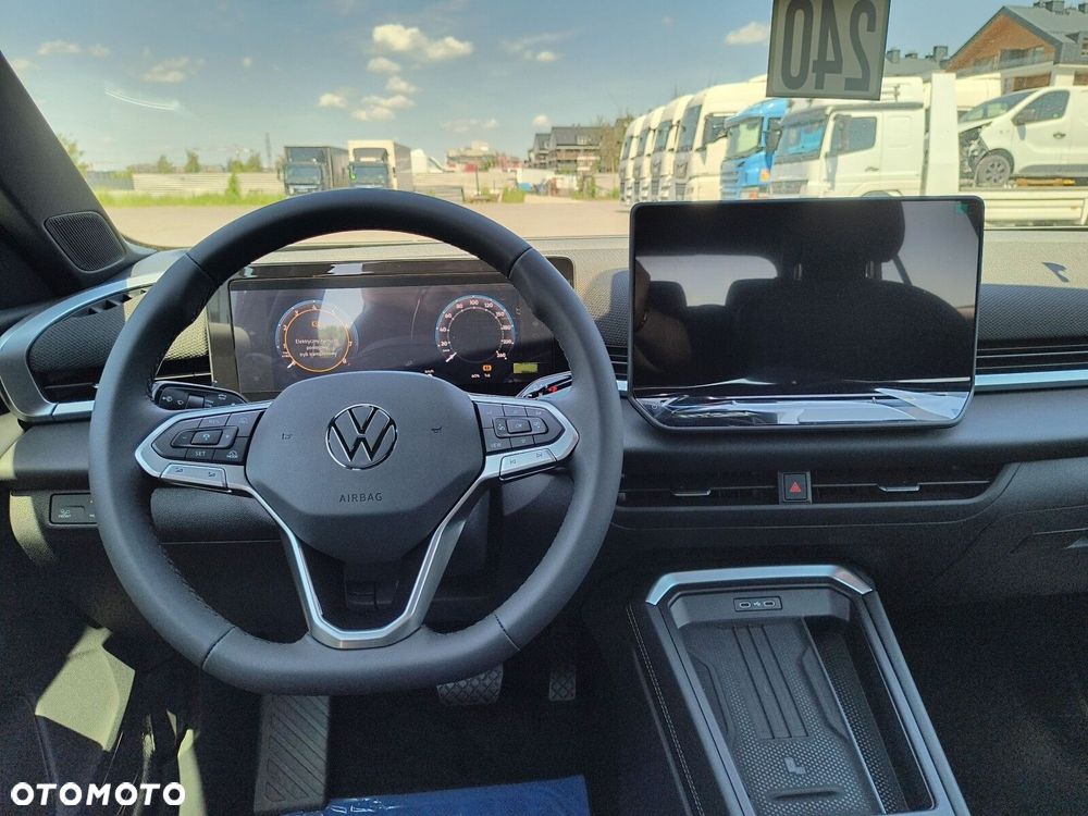 Volkswagen T-Roc - 12