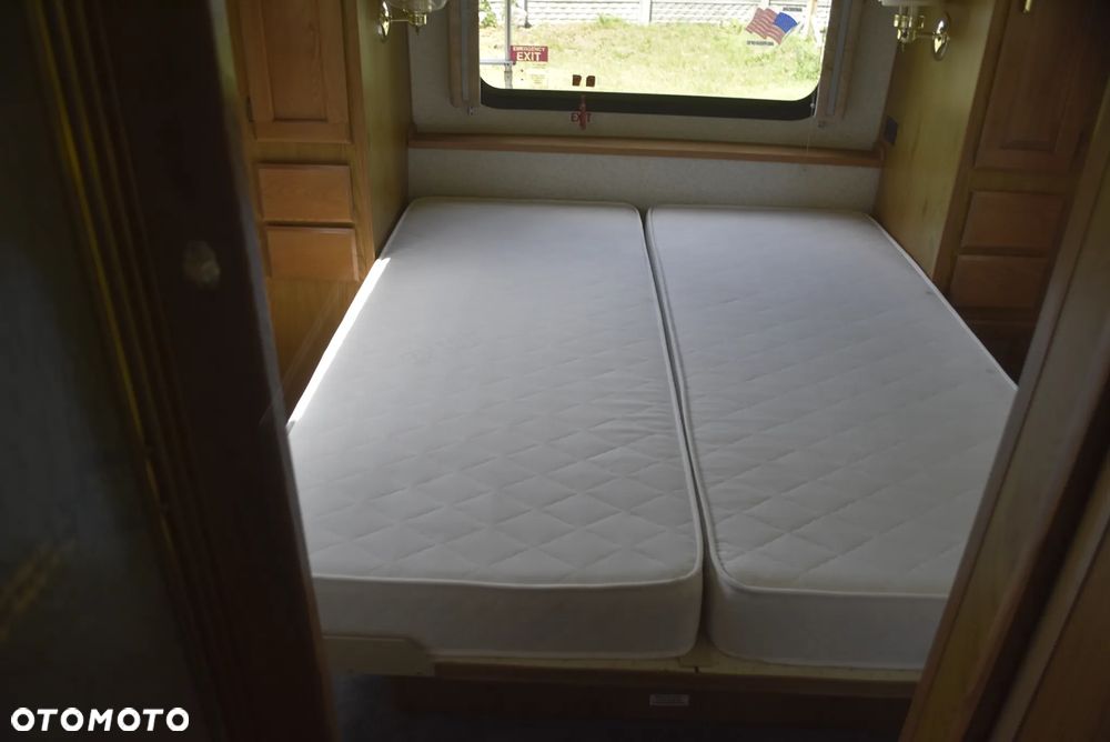 Chevrolet WINNEBAGO - 11
