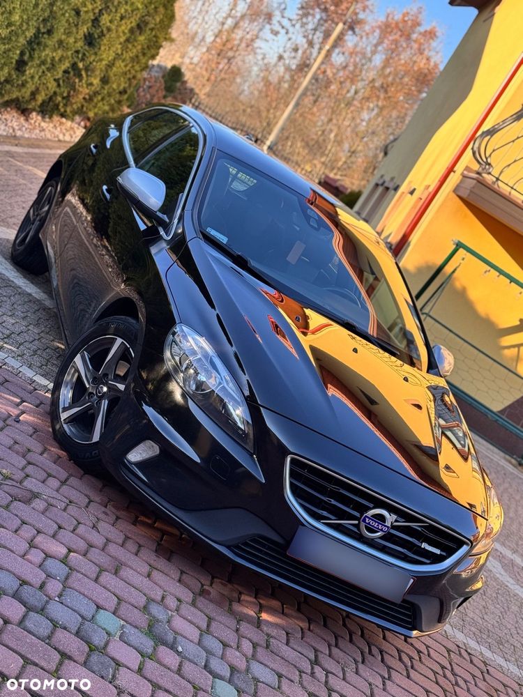 Volvo V40 D2 Drive-E R-Design Momentum - 1