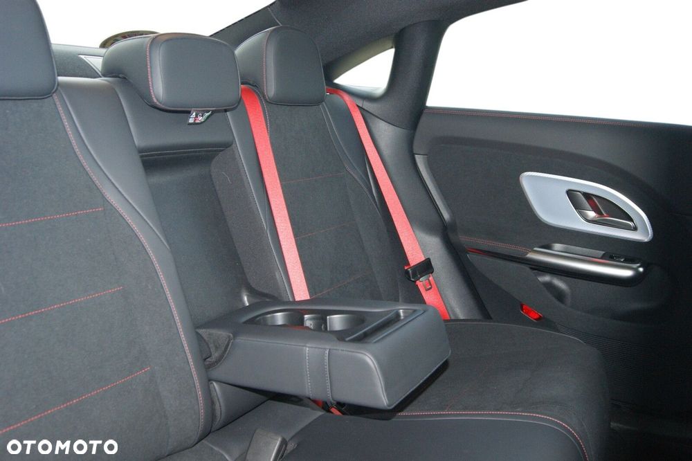 Mercedes-Benz CLA - 9