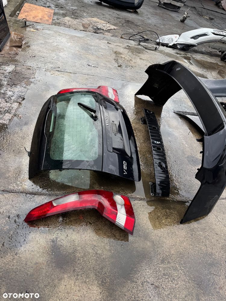 Volvo v50 Czarne 452-46 części blacharskie zderzak przód spryski xenon pas przedni chłodnice do diesla diesel belka przednia tylnia tył lampy xenon błotnik prawy lewy przedni zderzak tył tylni kombi drzwi prawe lewe przednie tylne kombi do lampy tylnie tył prawa lewa klapa tył klapa bagażnika belka tylnia - 11