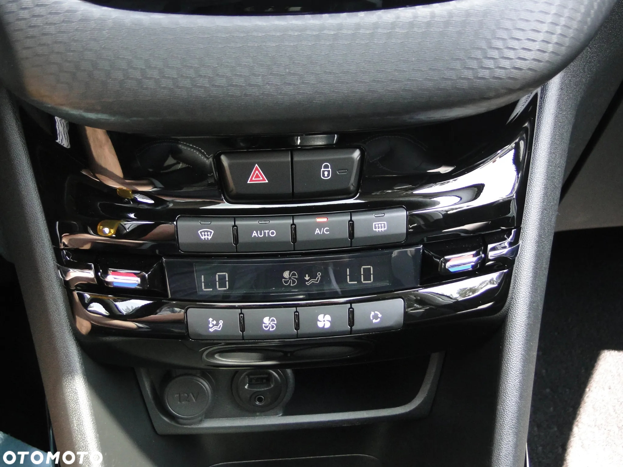 Peugeot 2008 PureTech 110 GPF EAT6 Black Edition - 15