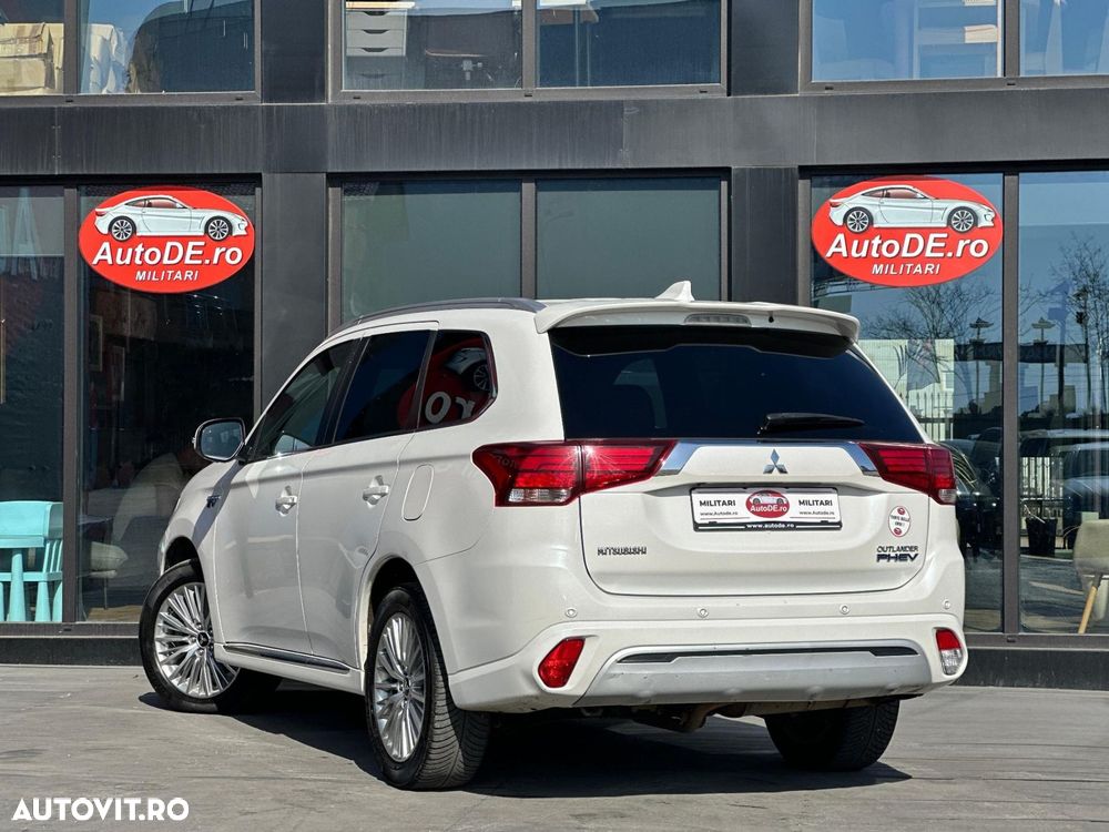 Mitsubishi Outlander - 4