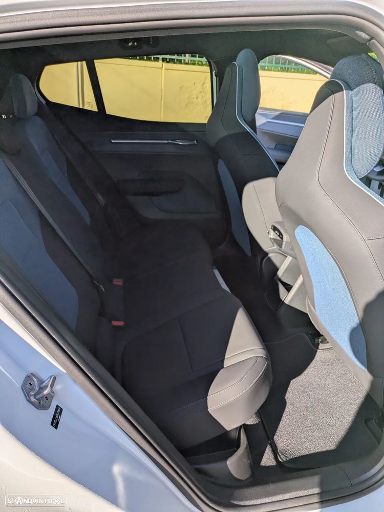 Volvo EX30 Single Motor Extended Range RWD Ultra - 18