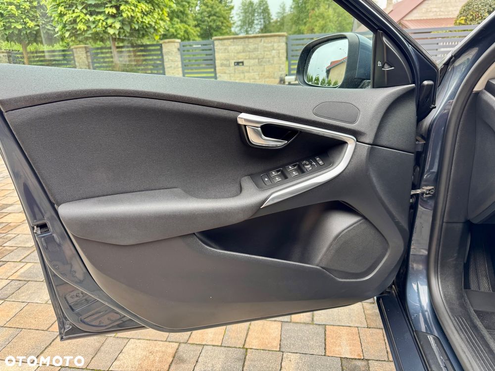 Volvo V40 D3 Momentum - 14