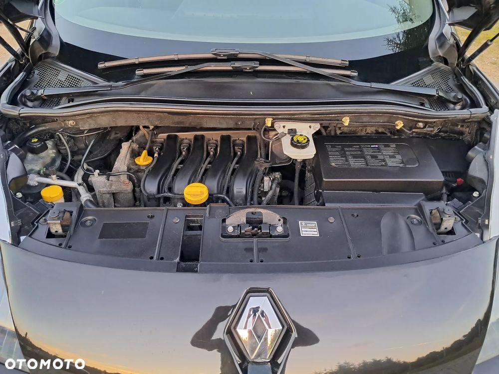 Renault Grand Scenic 1.6 16V 110 Dynamique - 26