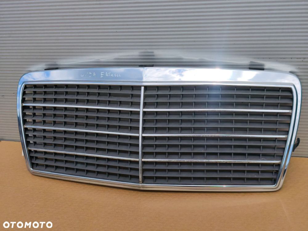 Grill atrapa Mercedes w124 e-klasa orginał 93r-97r - 2