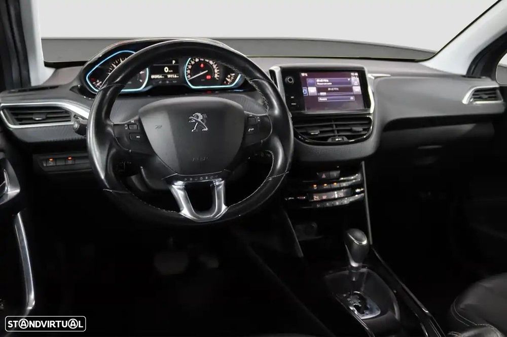 Peugeot 2008 1.2 PureTech Allure EAT6 - 5