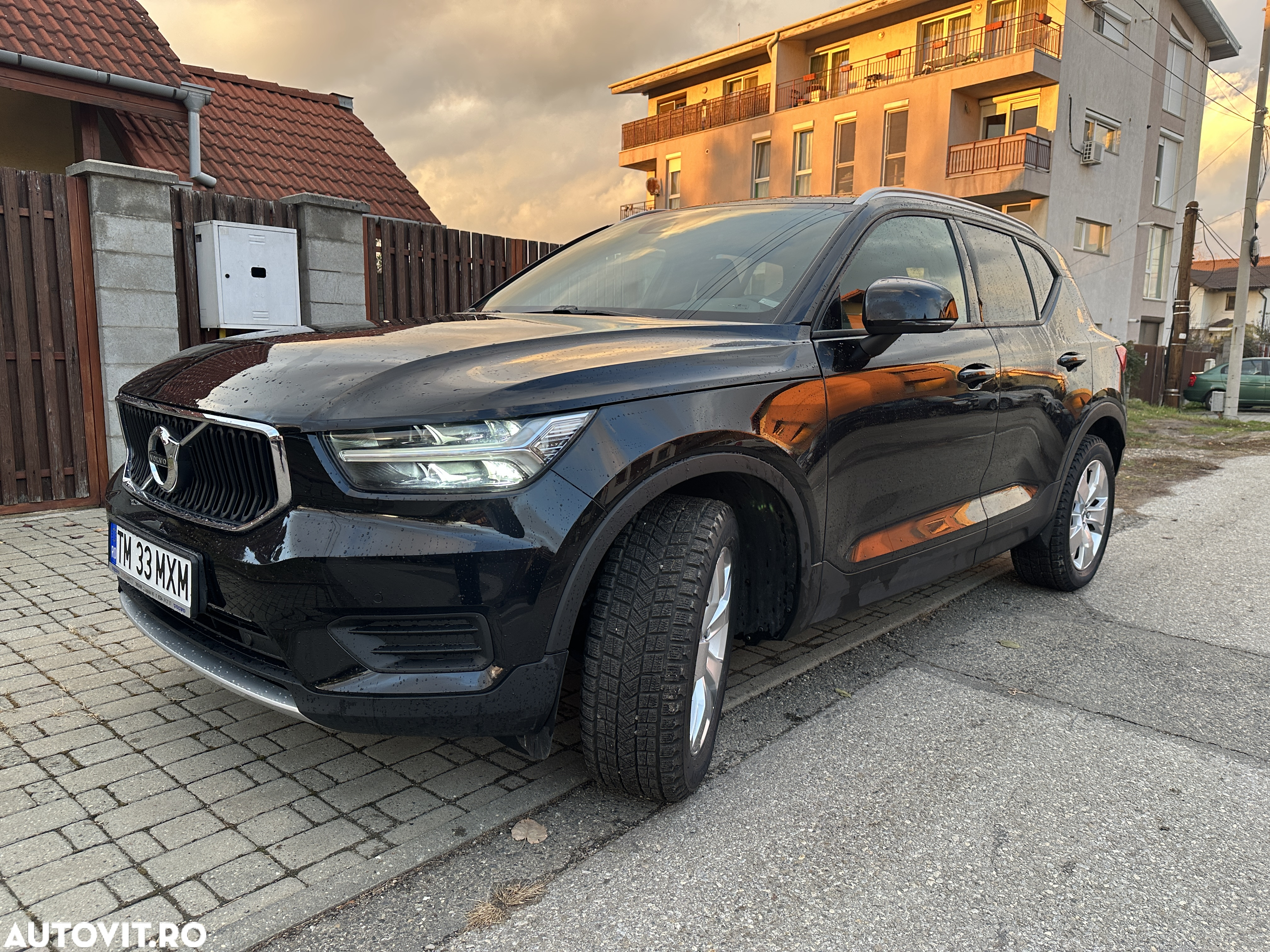 Volvo XC 40 T3 AT8 Momentum Pro - 3