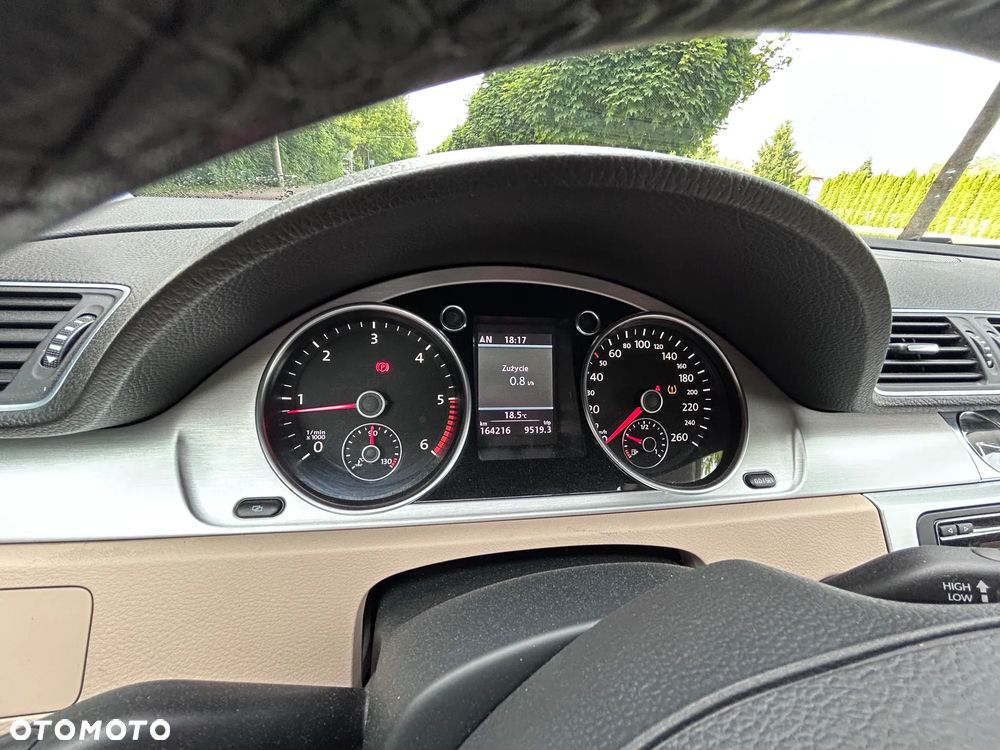 Volkswagen Passat 2.0 TDI BlueMotion Technology Highline - 31