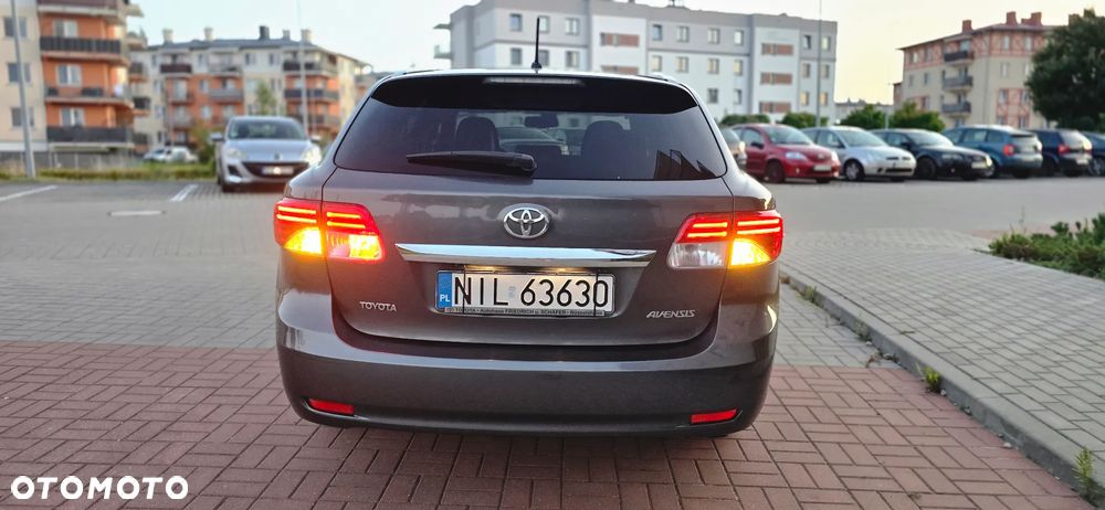 Toyota Avensis 2.0 D-4D - 16