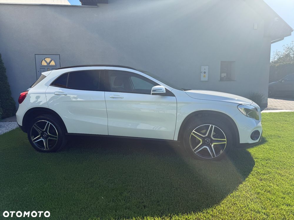 Mercedes-Benz GLA 220 4-Matic - 11