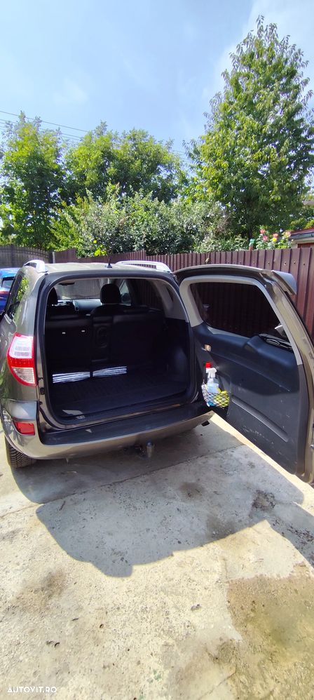 Toyota RAV4 2.2L D-CAT A/T Executive - 12