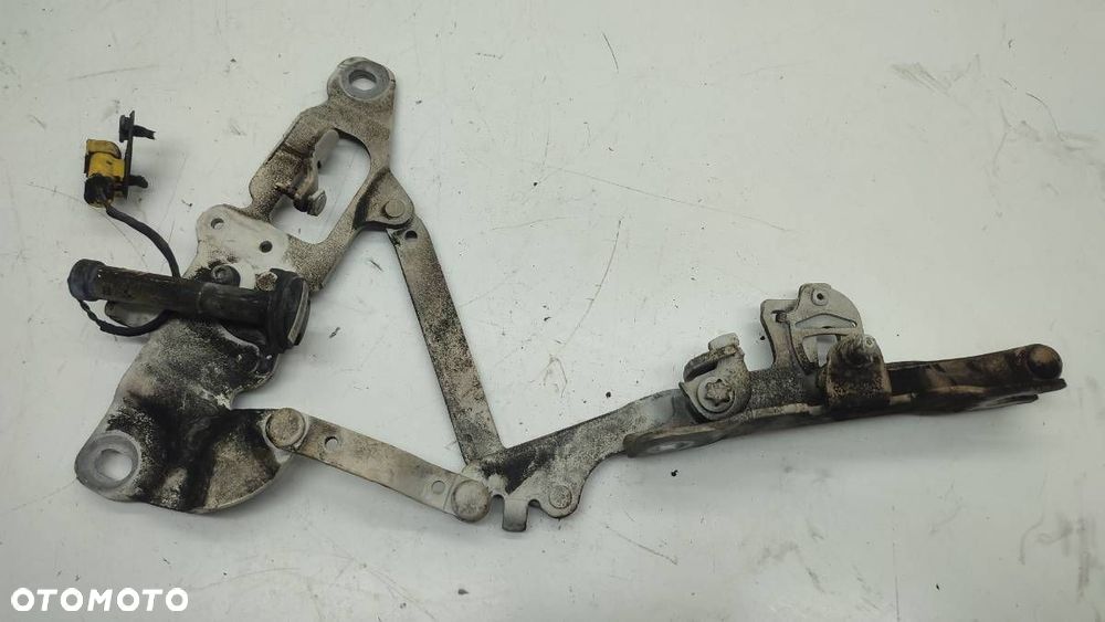 ZAWIAS MASKI PRAWY NABÓJ BMW F10 2012 - 2