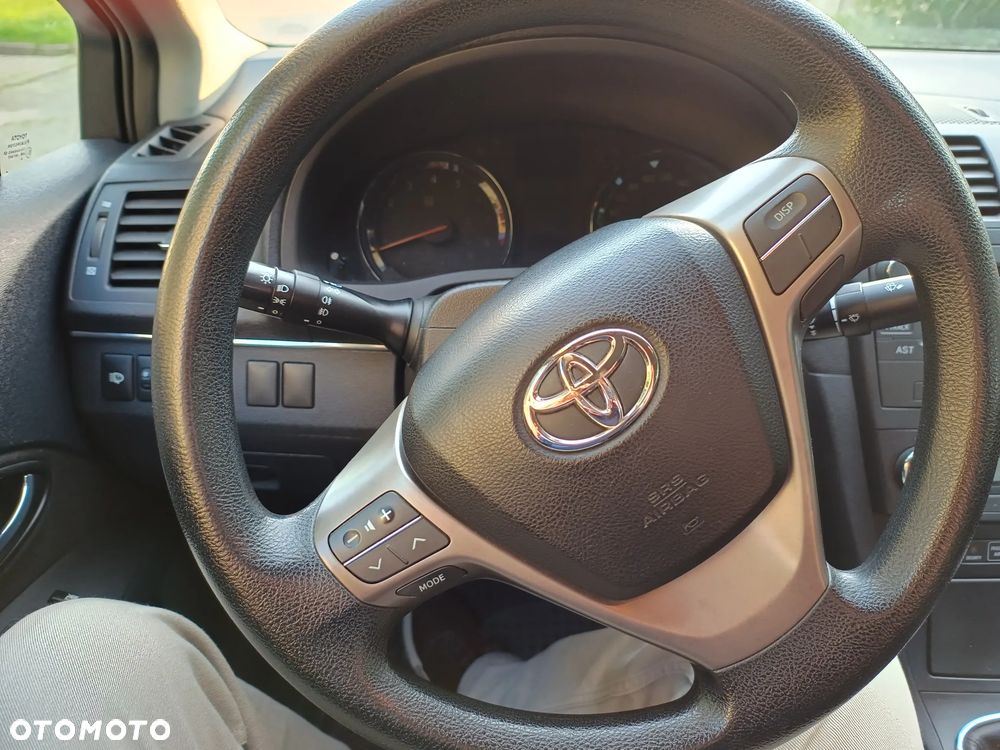 Toyota Avensis 1.6 Luna - 16