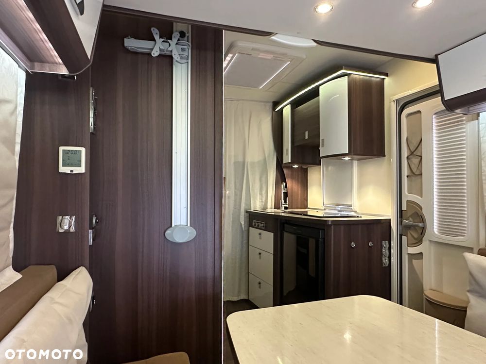 Burstner AVERSO 510 TK PLUS z klimą, napędem i przedsionkiem- 7 os. - 21