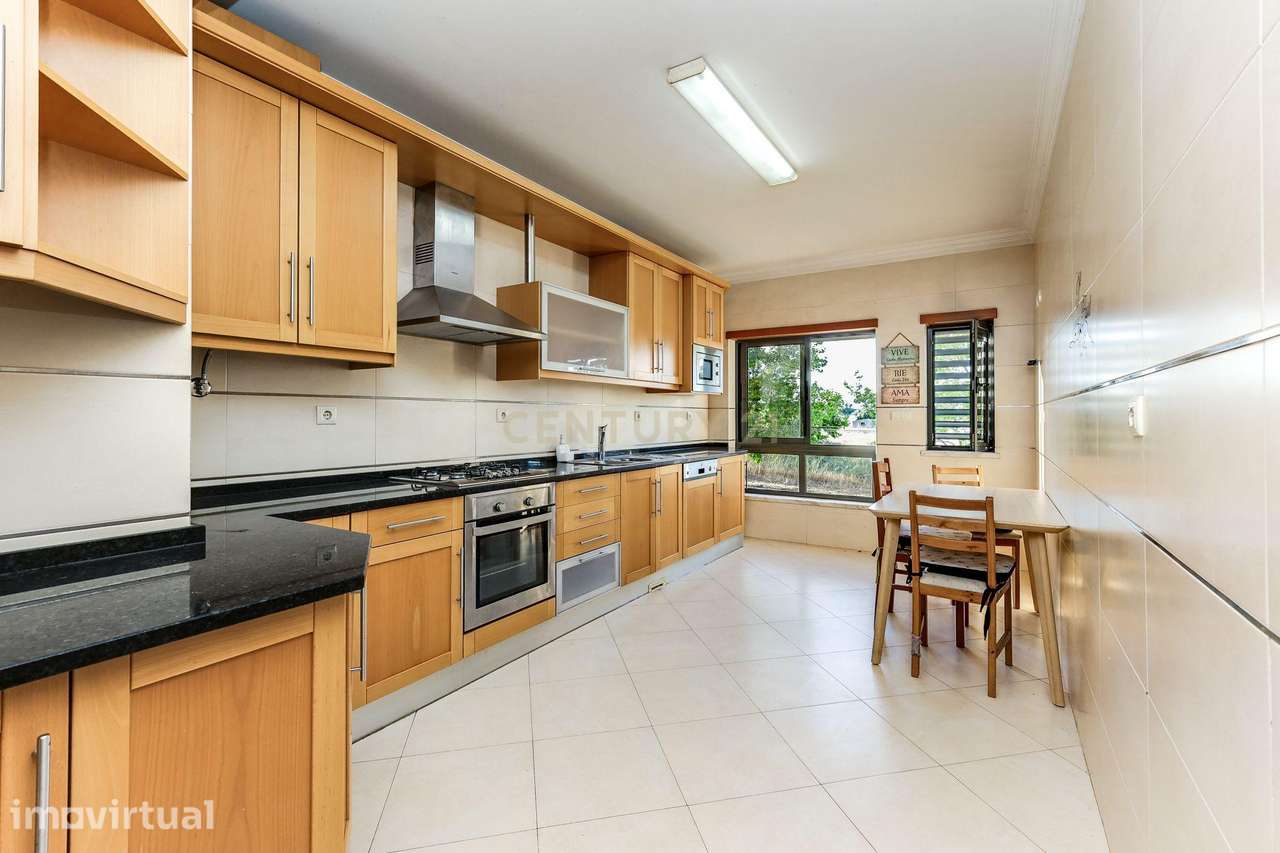 Arrendamento de Longa Duração – Apartamento T3 com Suíte, Garagem e El - Grande imagem: 3/22