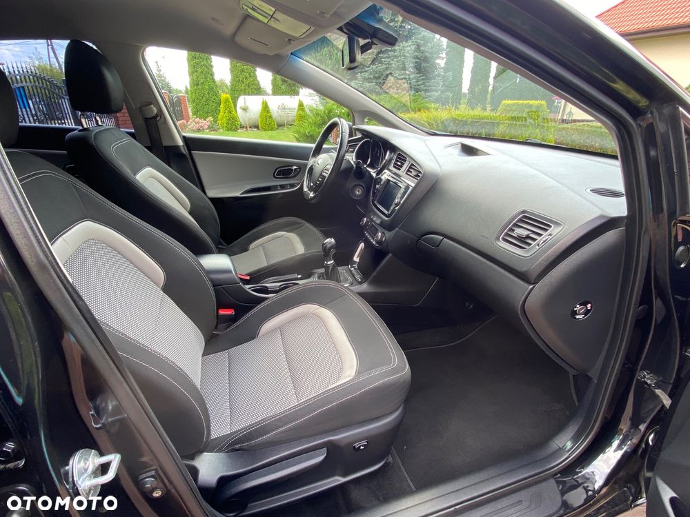 Kia Ceed - 11