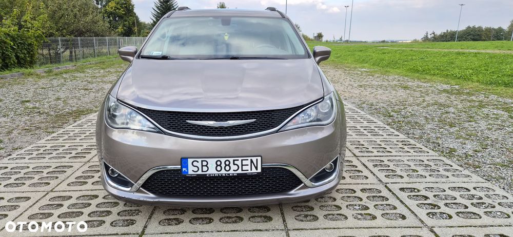Chrysler Pacifica - 13