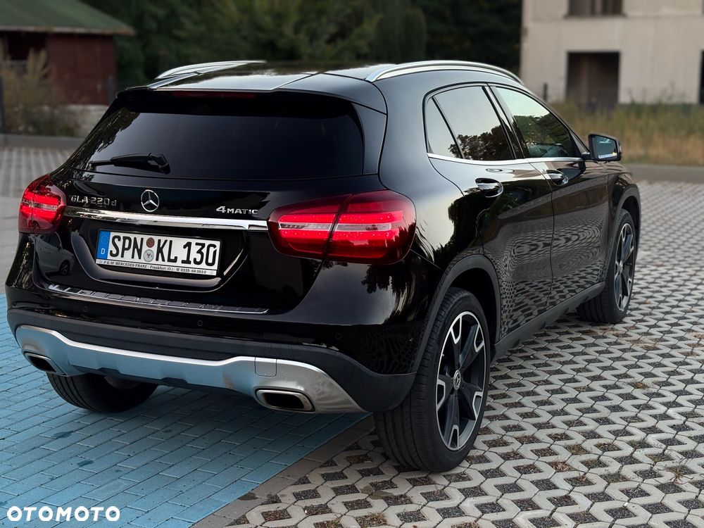 Mercedes-Benz GLA 220 d 4-Matic Urban - 5