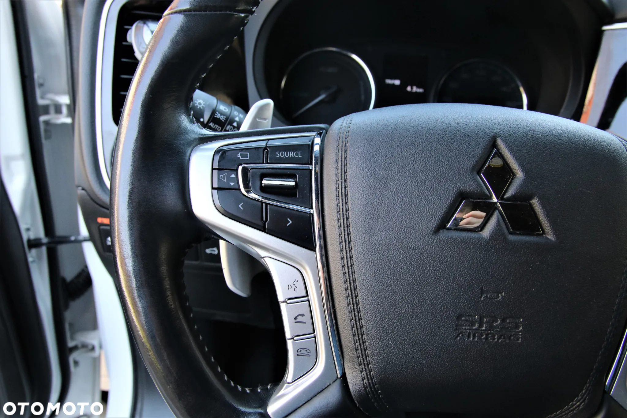 Mitsubishi Outlander 2.0 4WD Plug-In Hybrid - 31