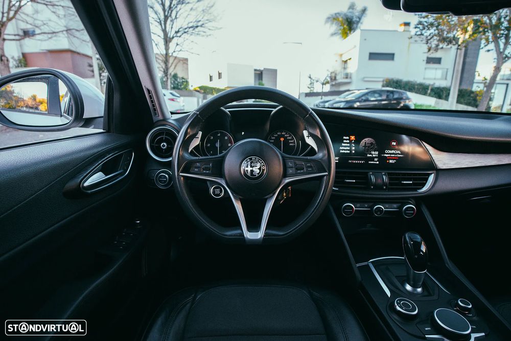 Alfa Romeo Giulia 2.2 D AT8 - 8