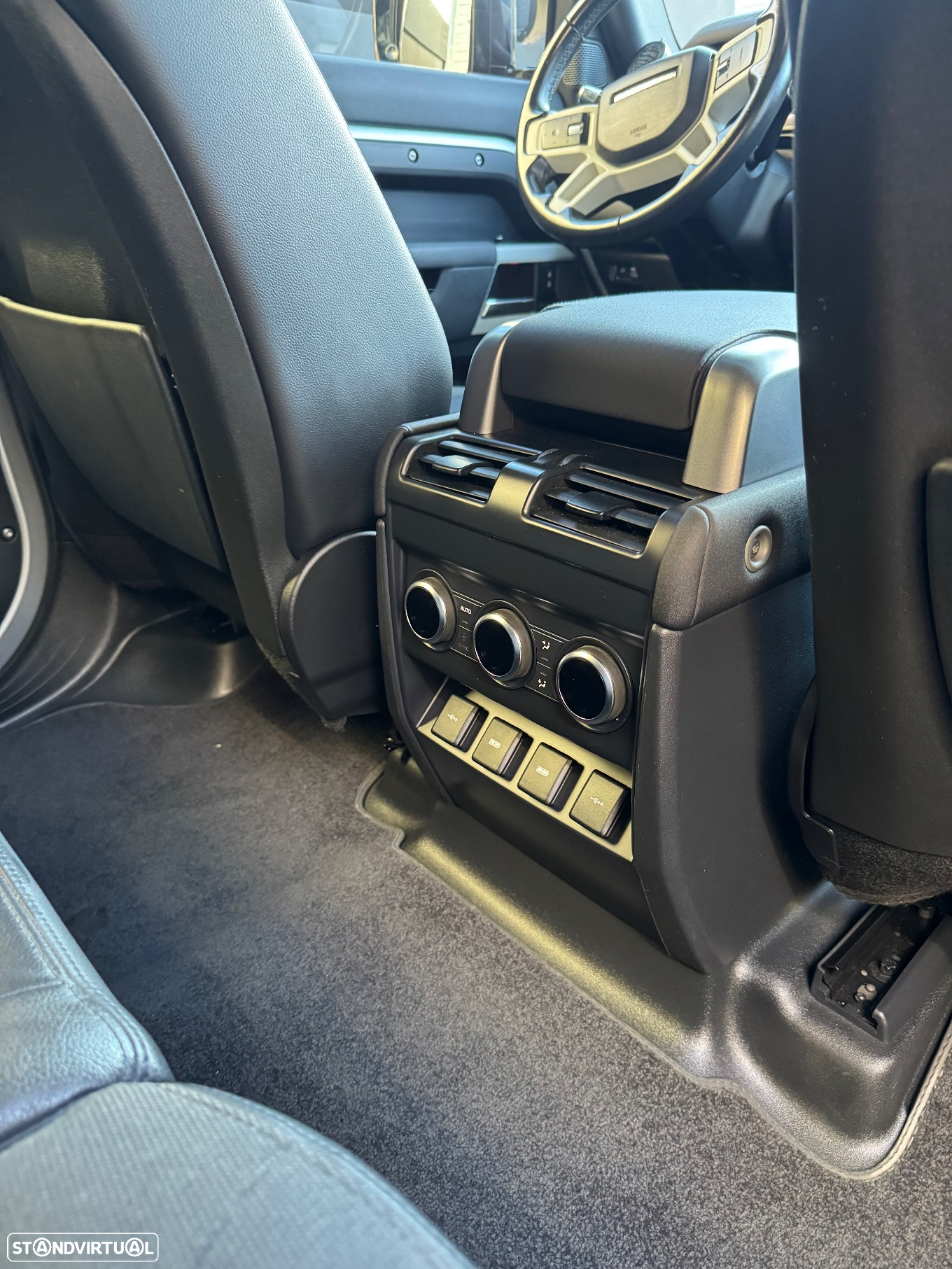Land Rover Defender 2.0 D 110 AWD SE - 8