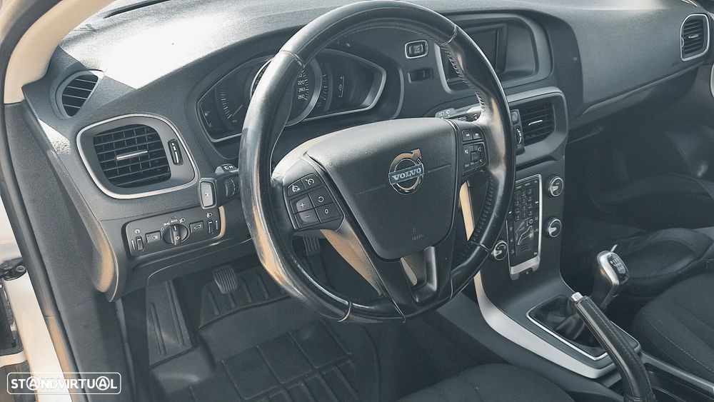 Volvo V40 D2 Kinetic - 24