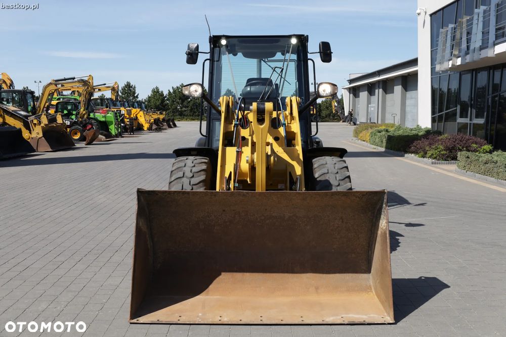 Caterpillar CAT 906M - 11