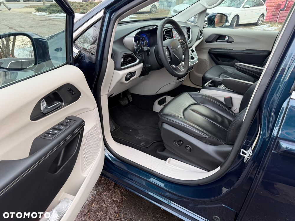 Chrysler Pacifica - 15
