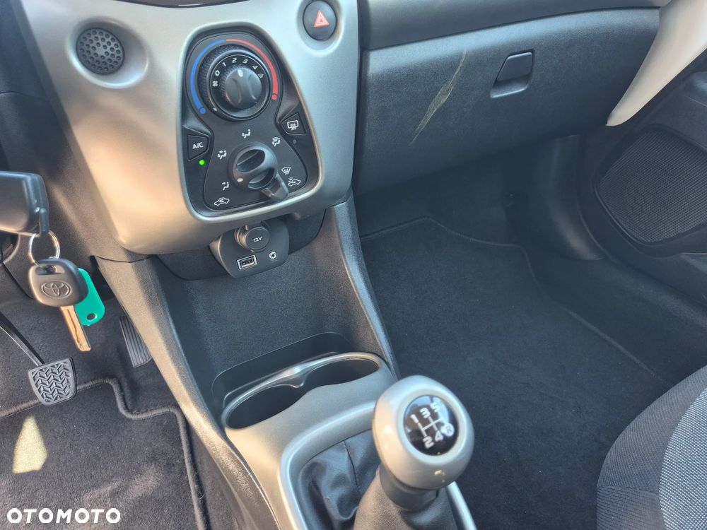 Toyota Aygo x-play Eco - 38