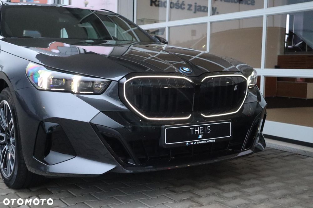 BMW i5 - 8