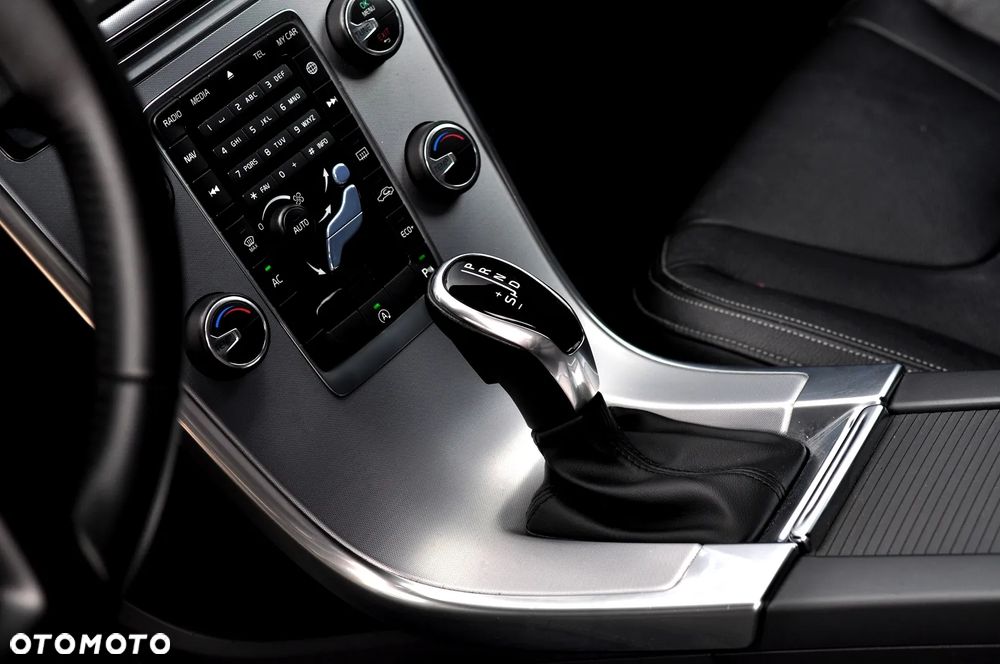 Volvo XC 60 D4 Geartronic Summum - 32