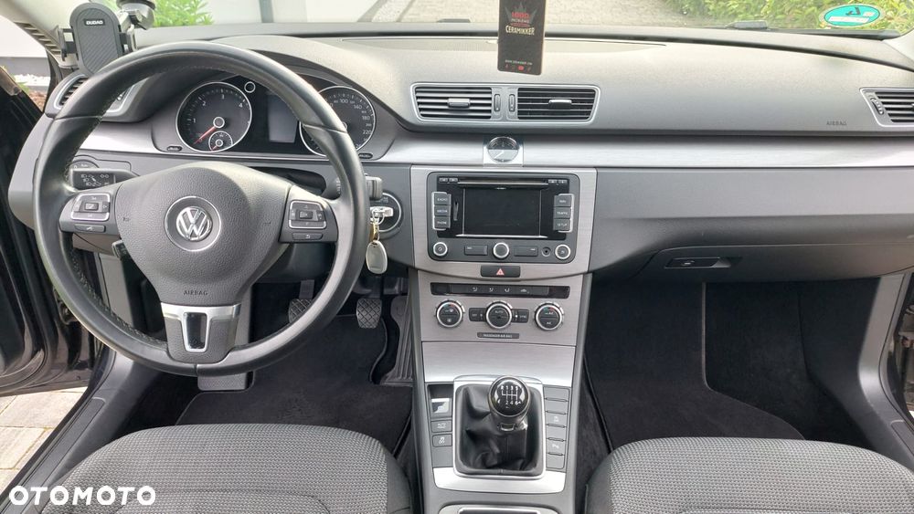 Volkswagen Passat - 20